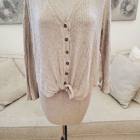 Socialite | Thermal Button Front Shirt - size Small in Oatmeal - Picture 4 of 11